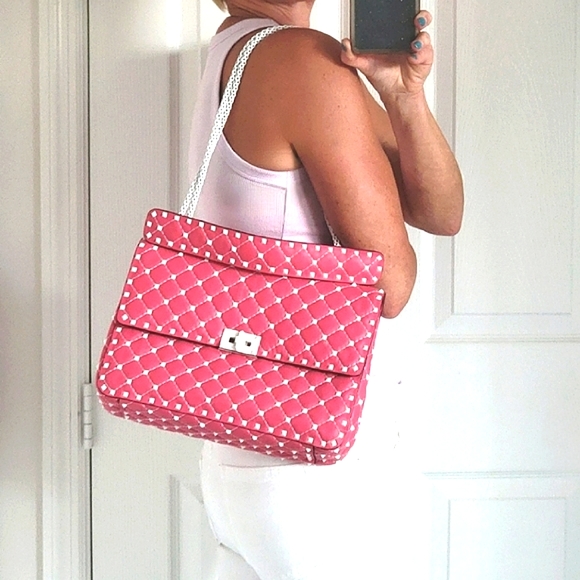 NWOB. VALENTINO GARAVANI quilted pink Spike Shoulder Bag w/ white studs - Picture 2 of 16